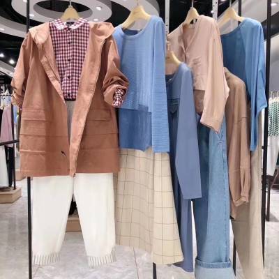 廣州品牌女裝折扣貨源與外貿女裝工廠直營批發(fā)全攻略