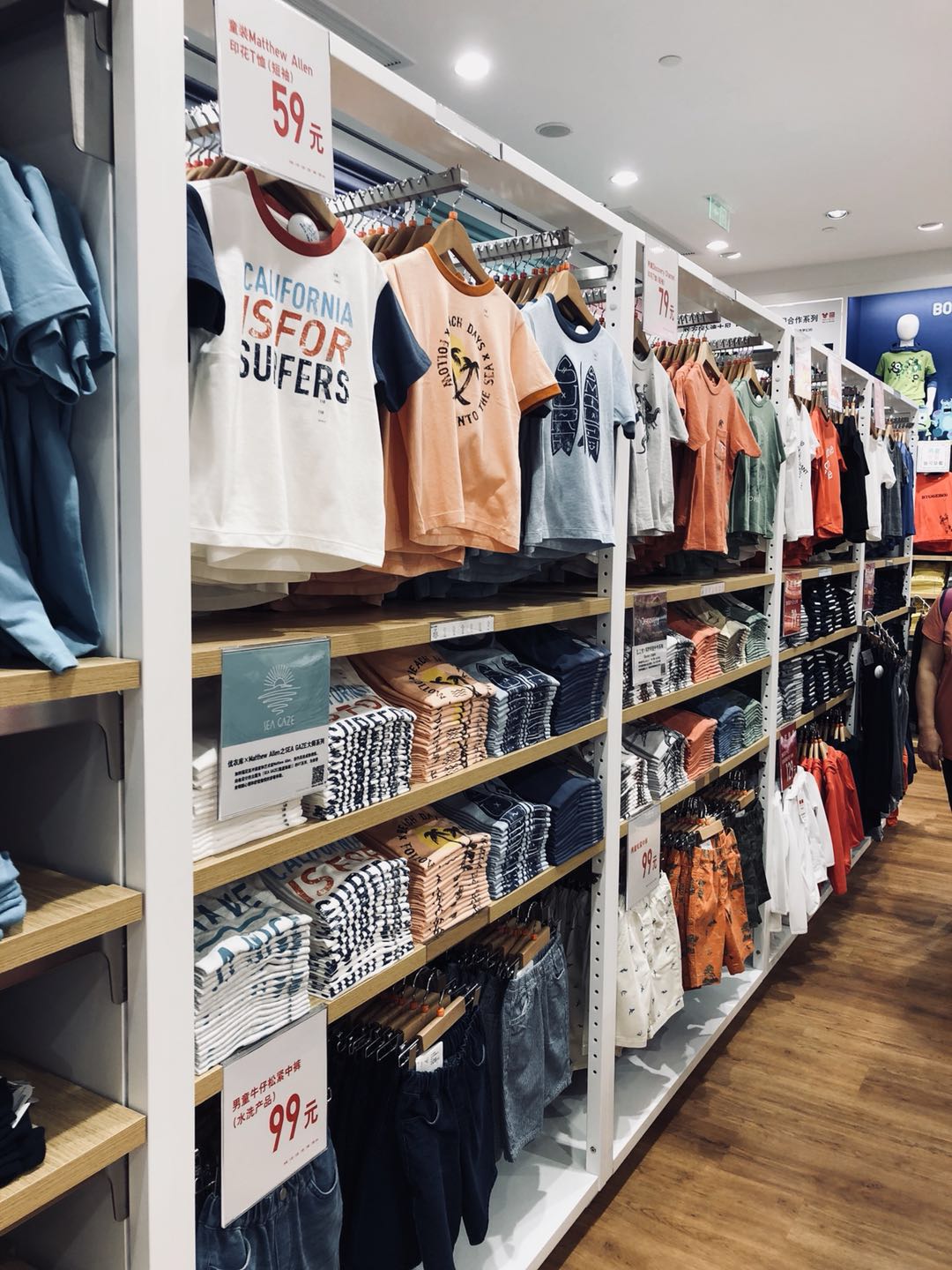 優(yōu)衣庫(kù)加碼新零售 全新概念店落地萬(wàn)象天地，服裝輔料銷(xiāo)售成亮點(diǎn)